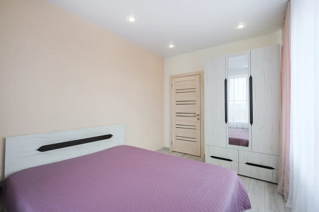 Квартира Уютная 3-комнатная квартира на 6 человек с заселением на адресе — Новосибирск