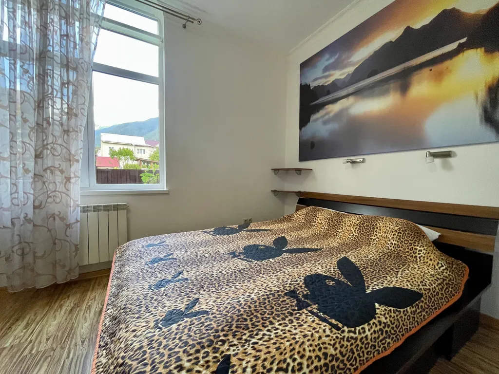 Коттедж в центре Красной Поляны с видом на горы