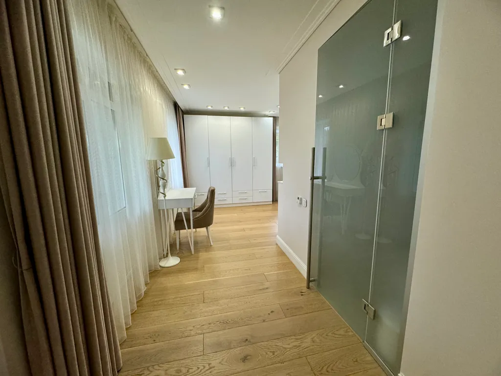 Дом с бассейном и баней у моря