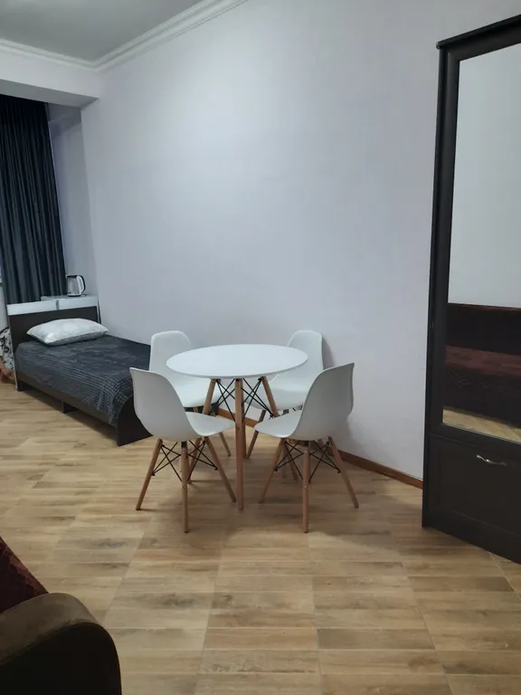 Уютная комната с видом на море