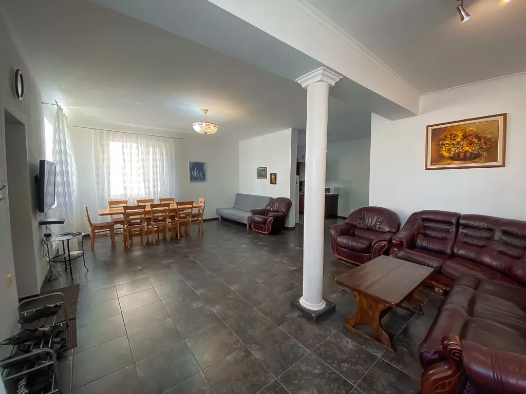 Частный дом с видом на море возле Ялты