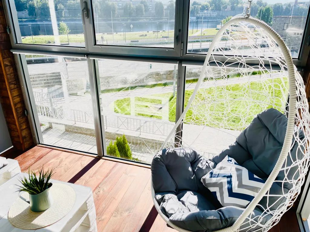 Студия в центре с видом на реку Великую