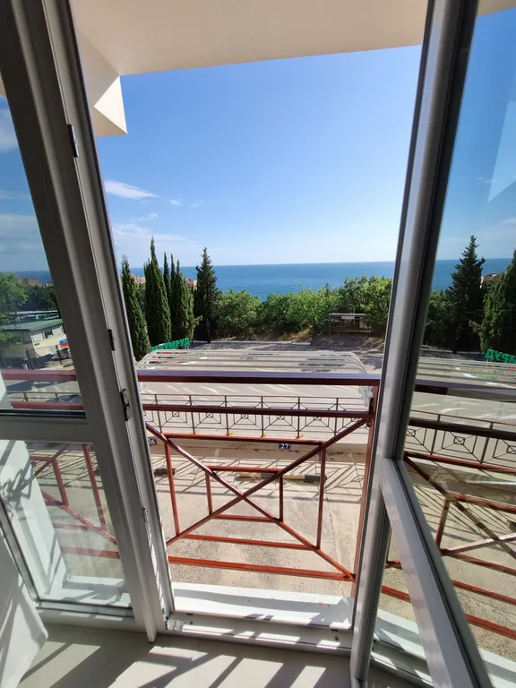 Студия в Ласпи с видом на море