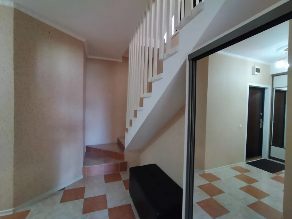 Трехуровневая 3-к квартира с террасой, у моря