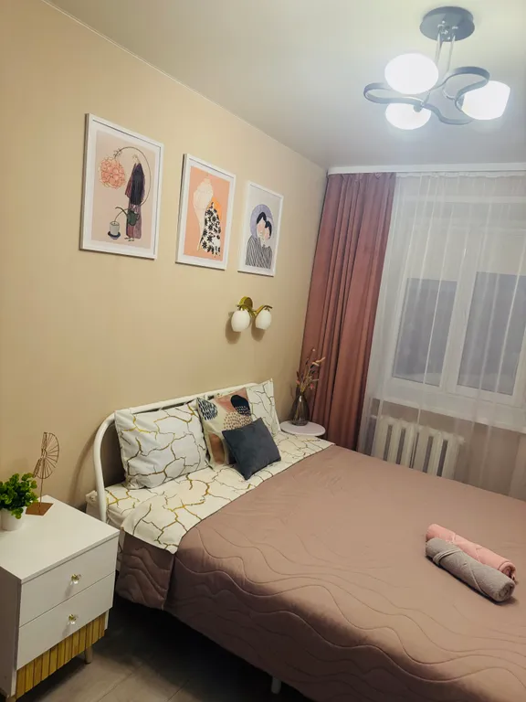 Уютная двухкомнатная квартира с видом на пруд