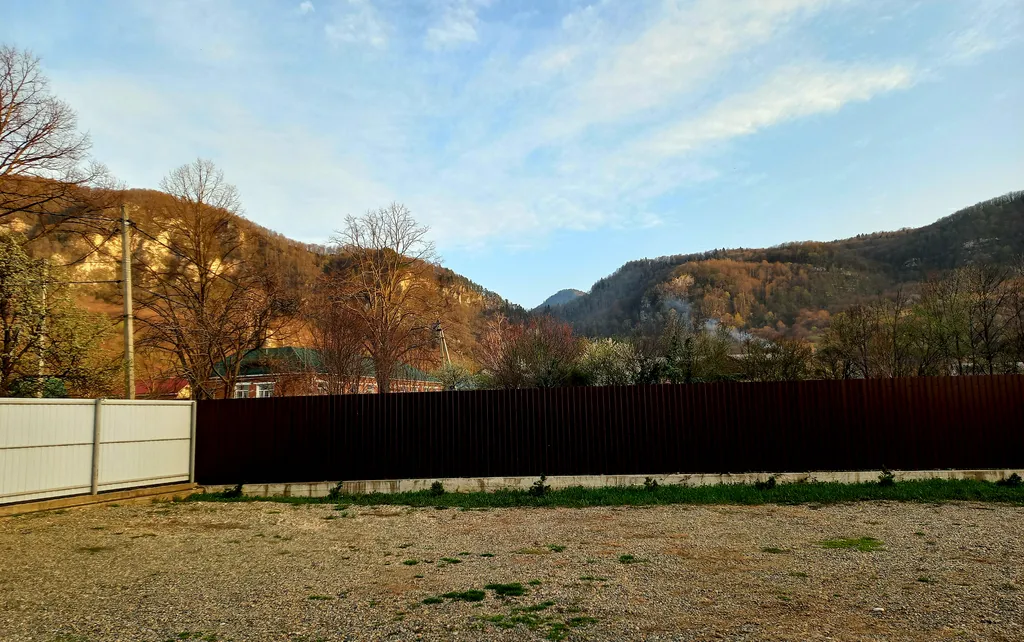 Гуамкаюг. Дом с купелью и видом на горы