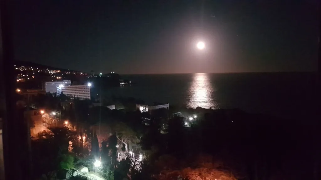 Люкс студия возле парка с видом на море