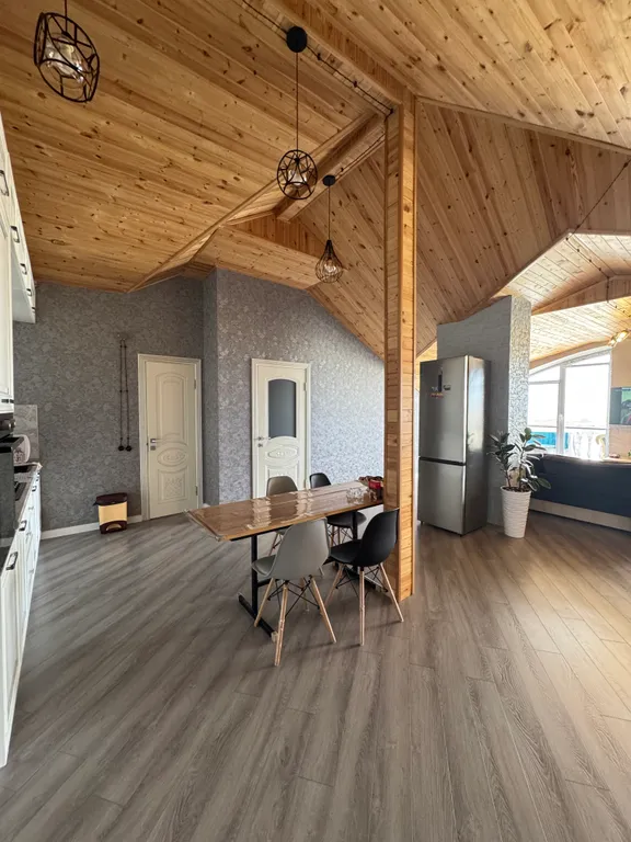 Квартира с балконом на высоте птичьего полета