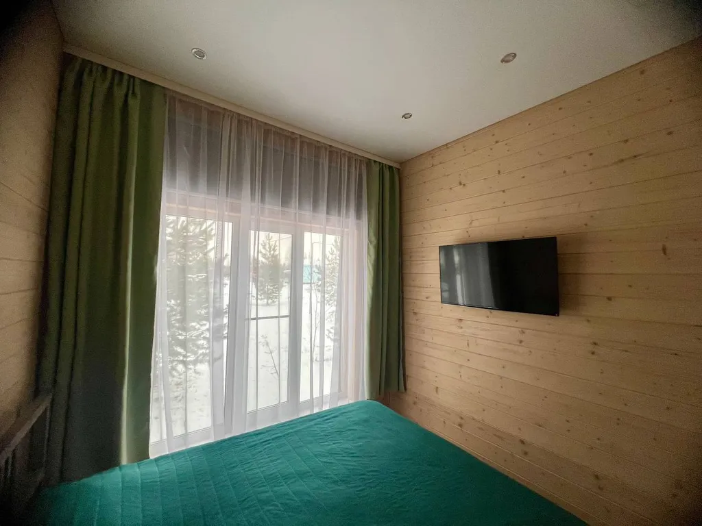 Стильный барн в соснах