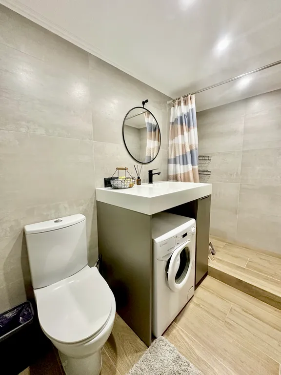 Двухуровневая студия с дизайнерским ремонтом в стиле лофт