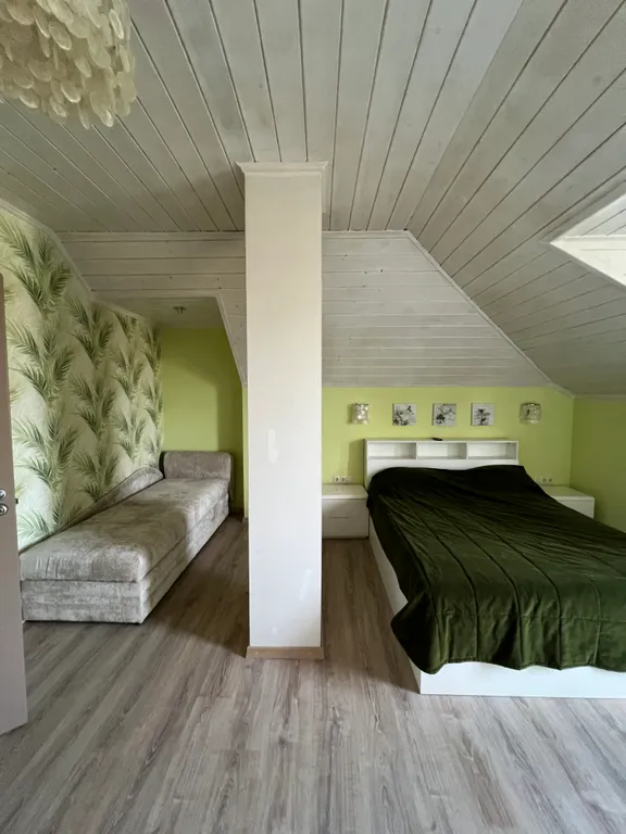 Загородный дом на берегу реки