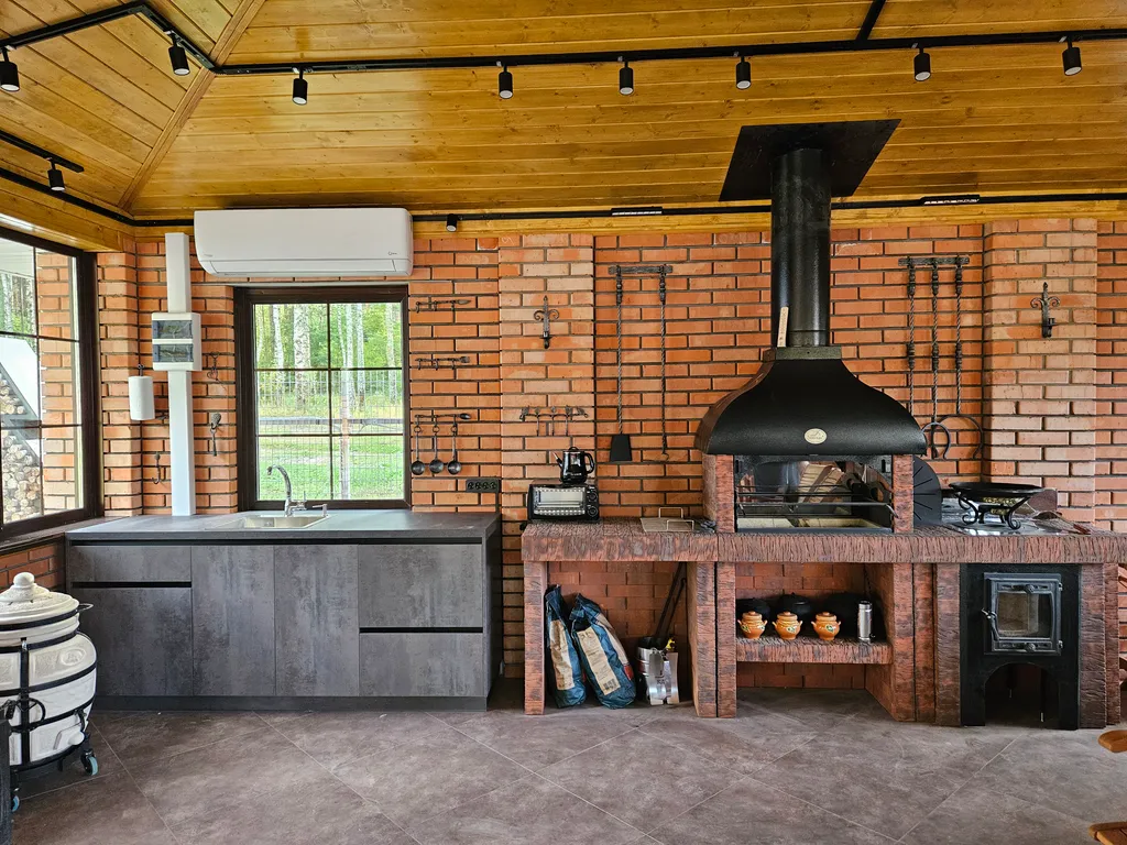 Дом, баня, чан, отапливаемая беседка