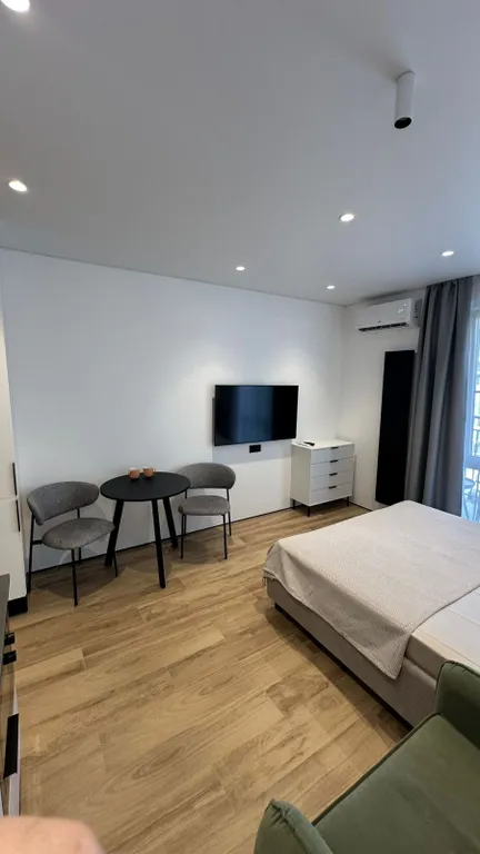 Современная студия с новым ремонтом