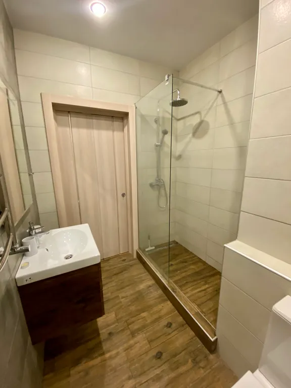 Просторный апартамент с видом на комсомольский парк рядом с озером