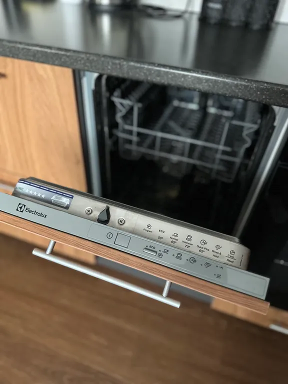 Двухкомнатная квартира в центре города, Российская, Набережная, Арбат