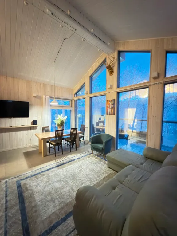 Дом с видом на озеро