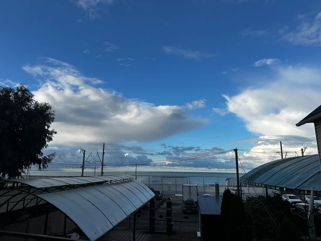 Уютные номера с БАЛКОНОМ и видом на море/горы на 1 линии в Адлере!