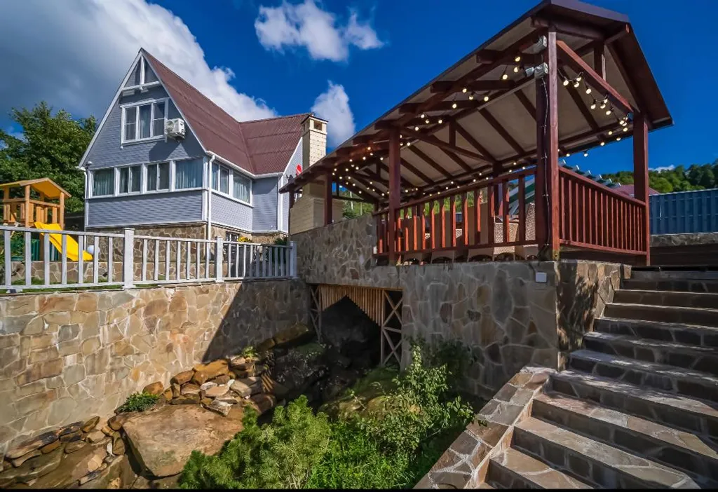 Усадьба с теплым бассейном