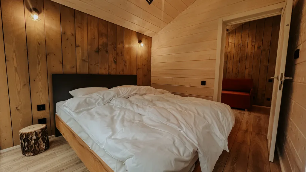 Шале в глэмпинге Лесариум с купелью и мангалом