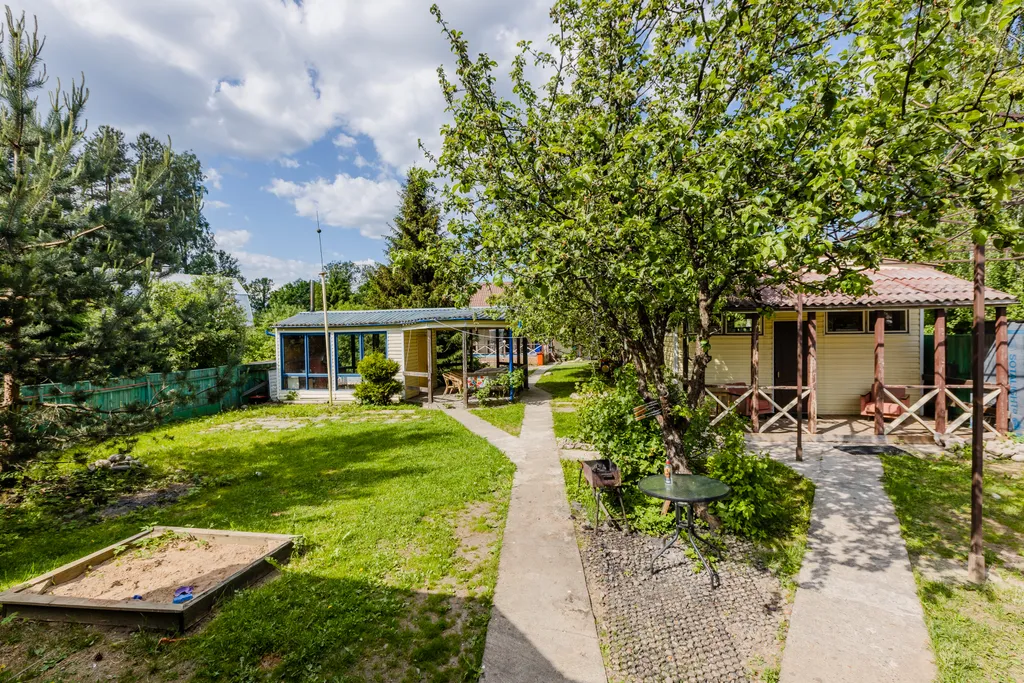 Коттедж с бильярдом и панорамной закрытой террасой