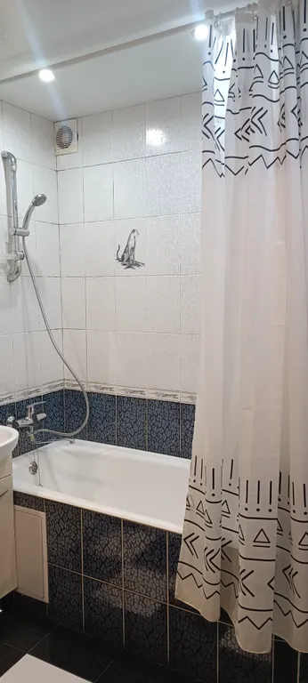 Счастливая матрешка у вокзала Исакогорка