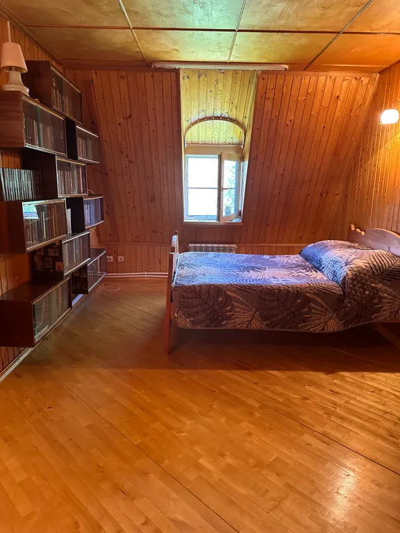 Уютный дом прямо на берегу реки