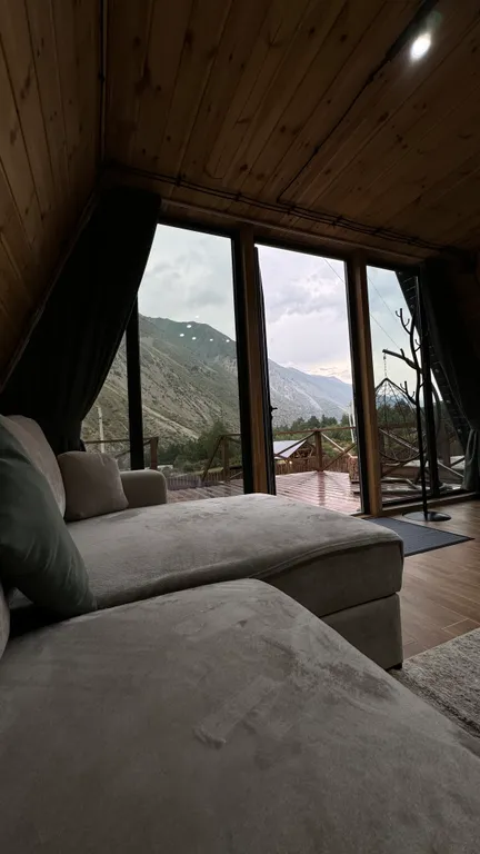 Уютный домик с панорамным видом на горы