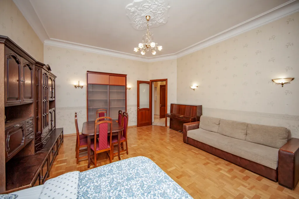 Avrora 3br apartment