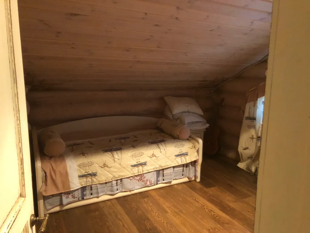 Коттедж с баней и беседкой из сруба