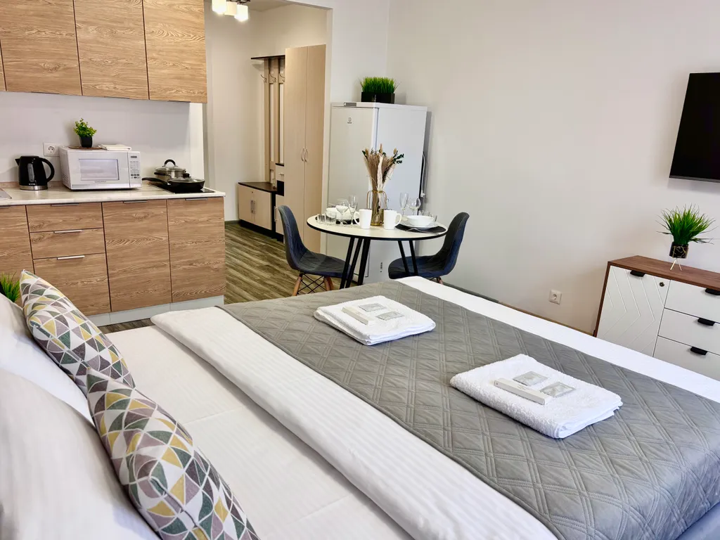 Комфортная новая студия с мягкой кроватью