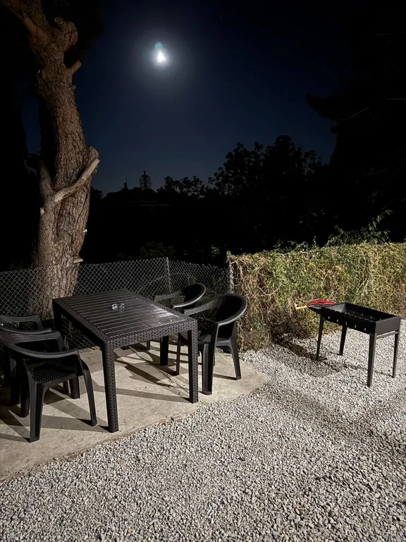 Современный коттедж на скале