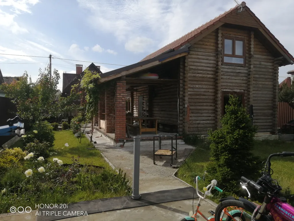 Дом из дерева у моря