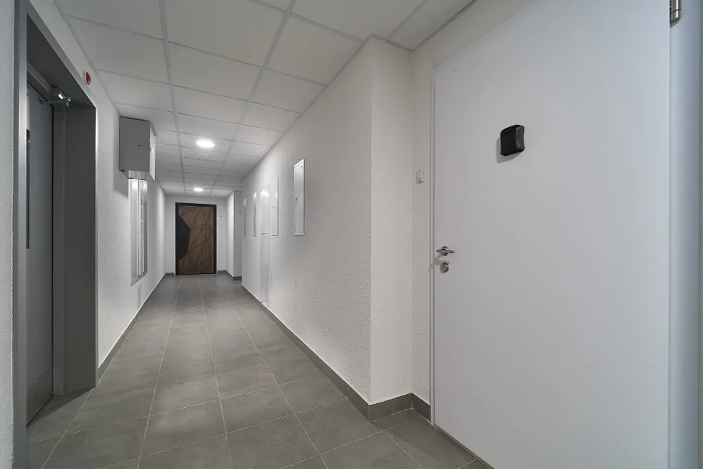 Уютная евродвушка с кроватью и диваном