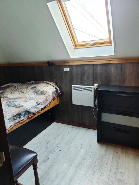 Современный дом с уличной подогреваемой купелью и сауной