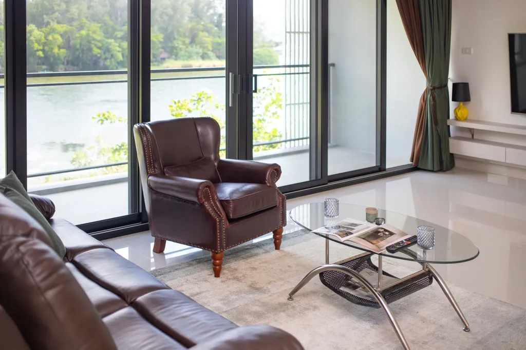 Три спальни с видом на море и озеро