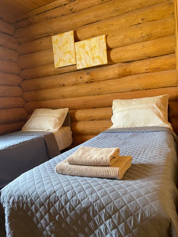 Двухкомнатный домик в 7 мин. от моря в тени деревьев с парковкой (№1)