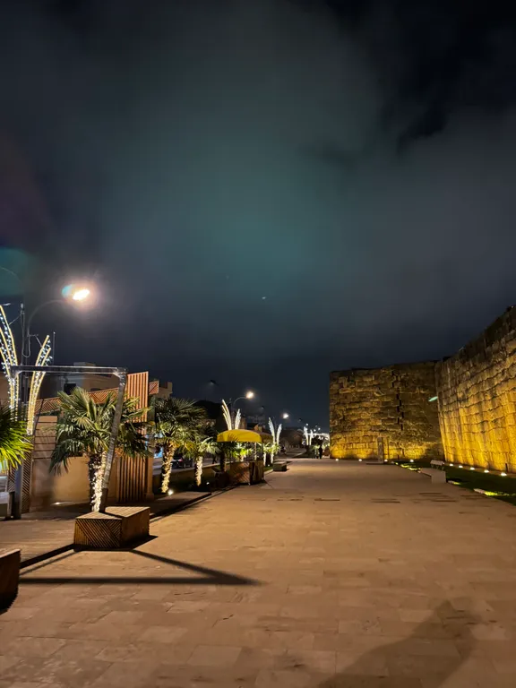 Большой красивый дом у моря