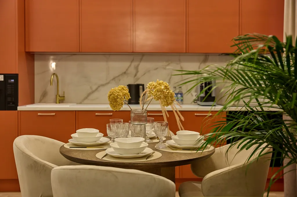 Уникальные яркие дизайнерские апартаменты