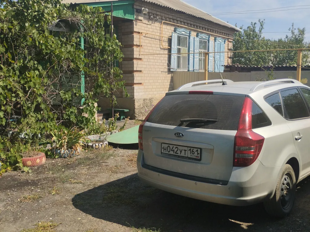 Деревенский домик с парковкой для большой и маленькой компании. Кругло