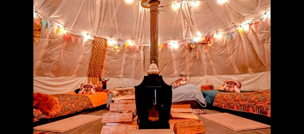 Уютный глэмпинг Типи-трип в лесу с баней, купелью и очагом