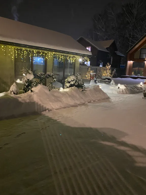 Современный барнхаус у леса рядом с городом