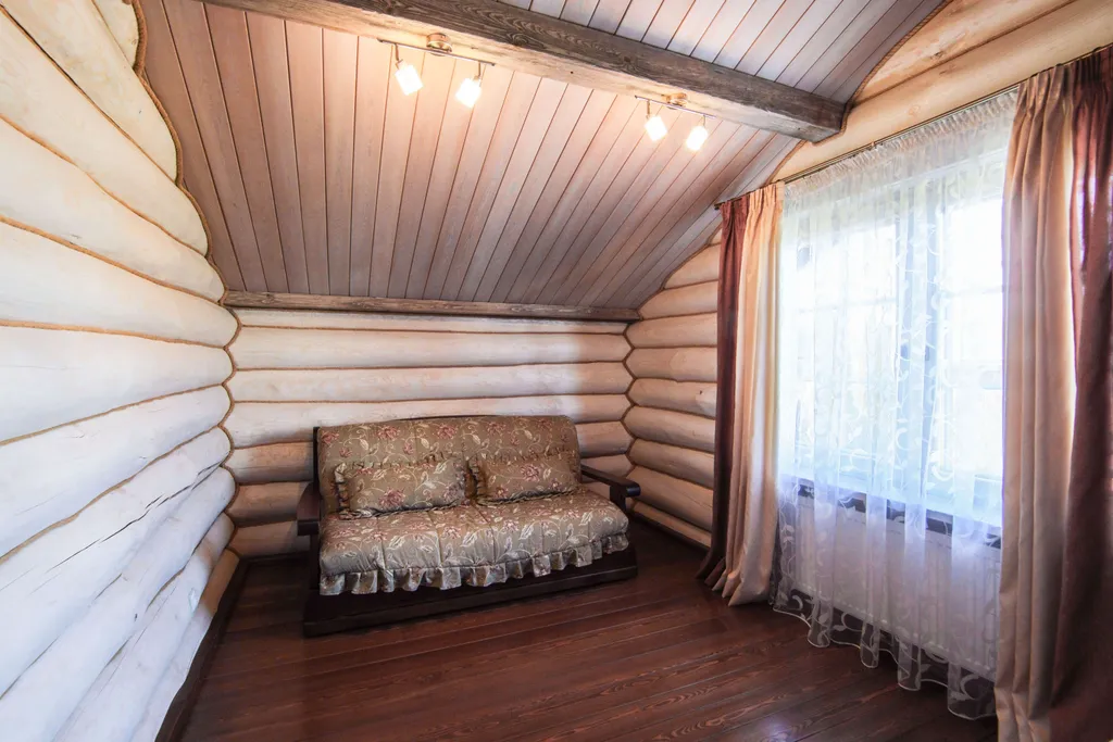 Шале с бассейном и видом на озеро