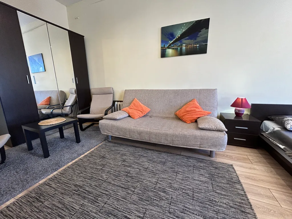 Студия возле кинотеатра Современник