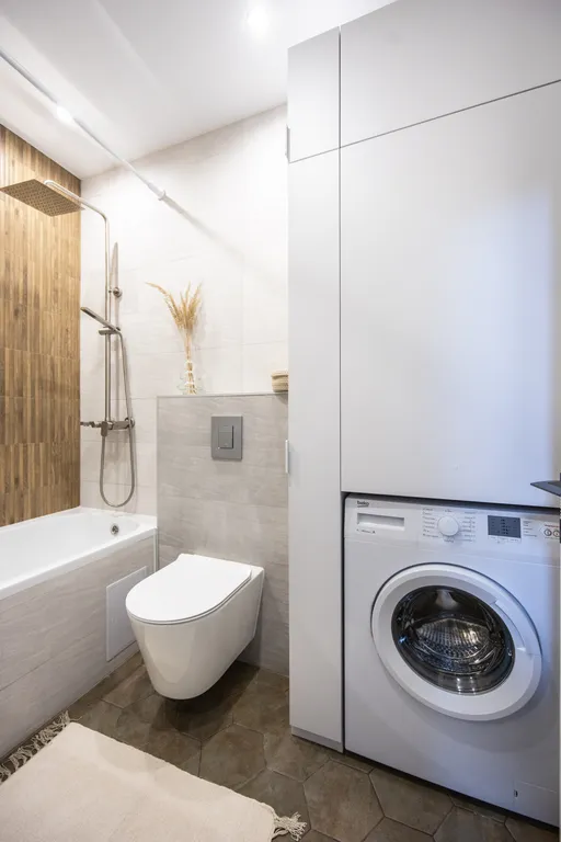 Студия в сосновом лесу у моря