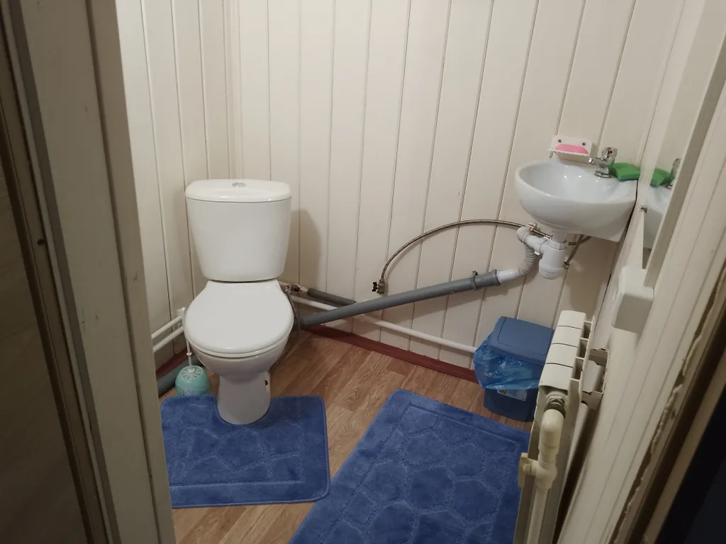 Дом с видом на монастырь