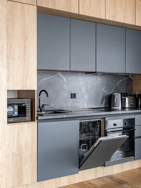 Охта Сьют 21 рядом с входом в Охта парк