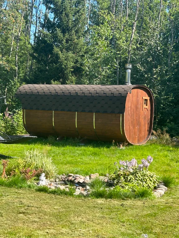 Уютный дом у озера