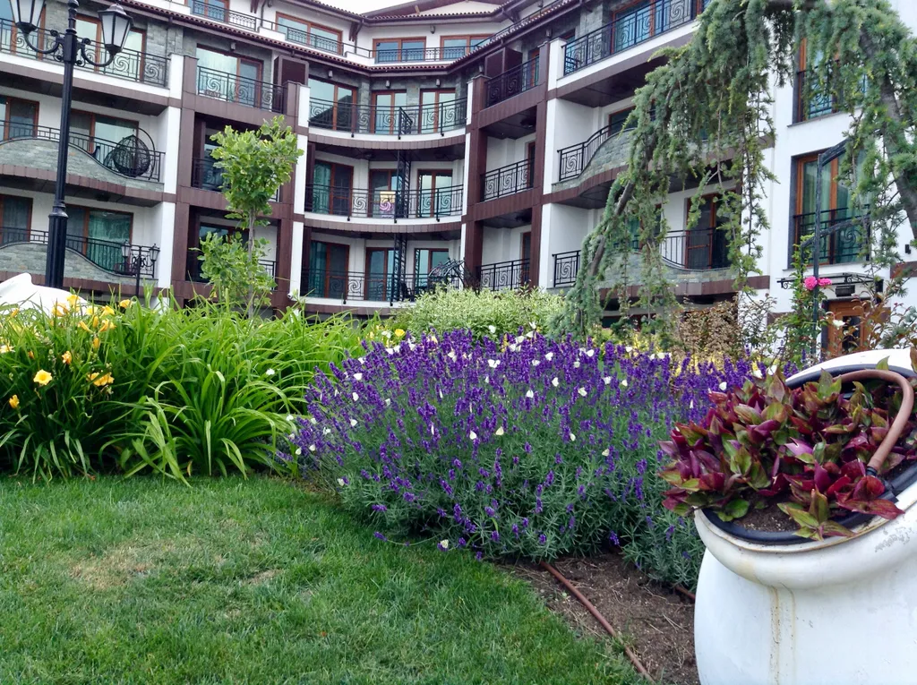 Трёхкомнатная квартира у пляжа, вид на море из всех комнат, два бассейна