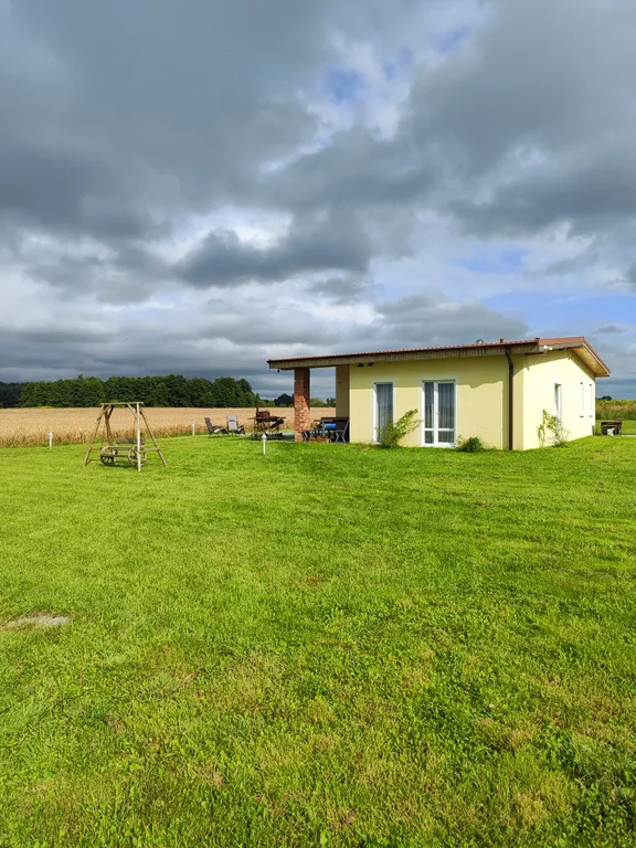 Уютный домик в деревне с баней и басейном