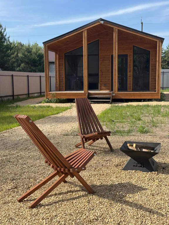 Домик барнхаус в дубовом лесу